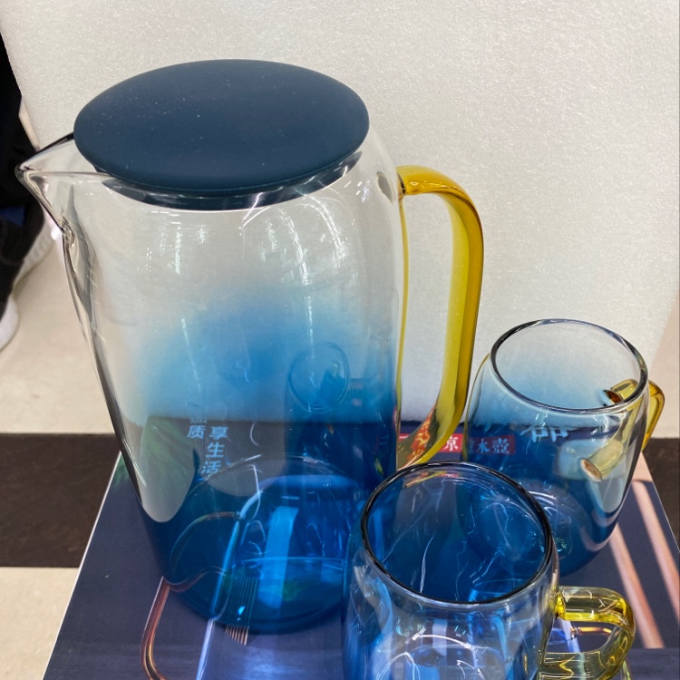 A borosilicate pot with two borosilicate cups thumbnail