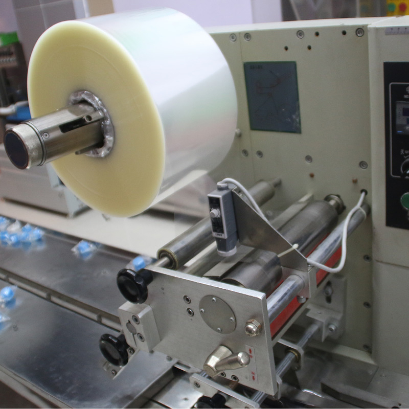 Fully automatic pillow packaging machine detail image 3
