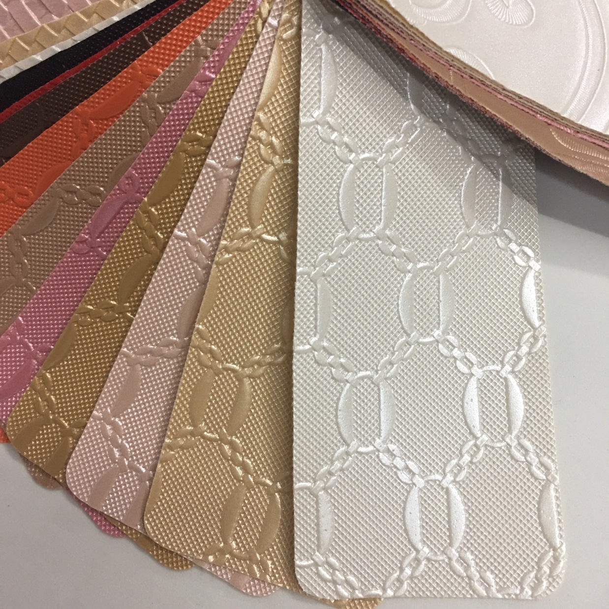 Decorative leather, soft packaging and soft furnishings, furniture, placemats, background, wall decoration, leather in stock, with a variety of colors and patterns, and attractive prices Item Picture