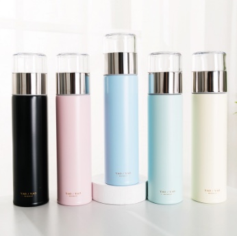 Tea maker full figure