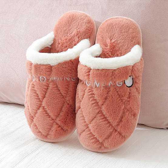 This is a popular winter plush cotton mop for both men and women, suitable for warm home use in the bedroom. It's a cute winter indoor cotton mop undefined