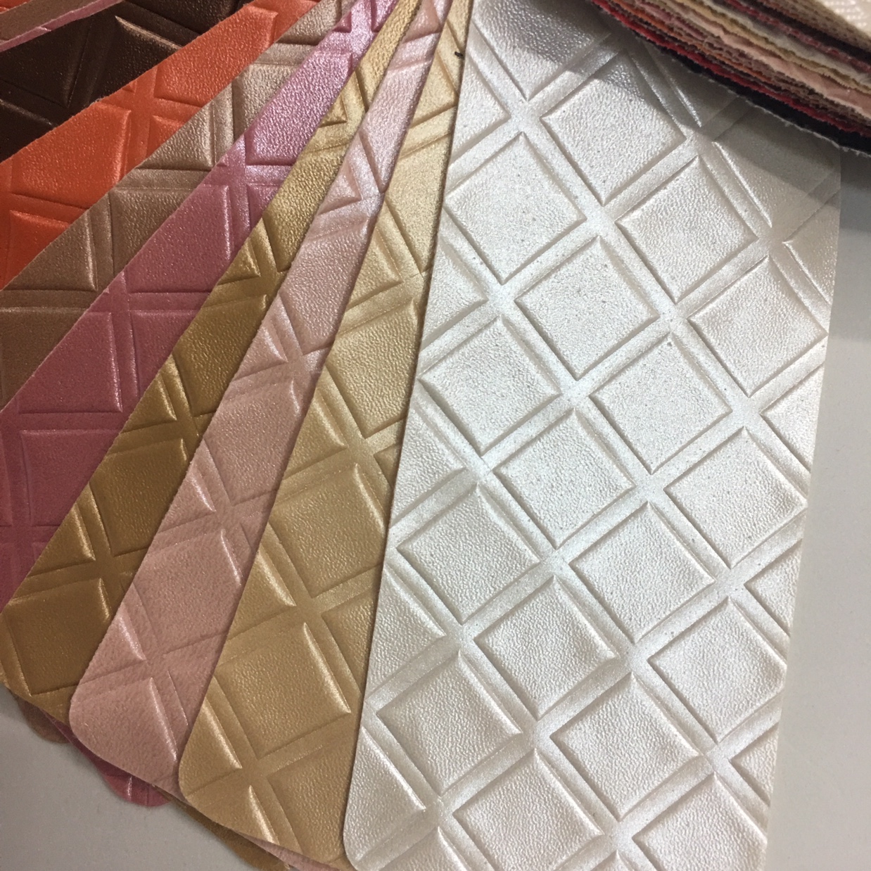 Decorative leather, soft packaging and soft furnishings, furniture, placemats, background, wall decoration, leather in stock, with a variety of colors and patterns, and attractive prices details Picture