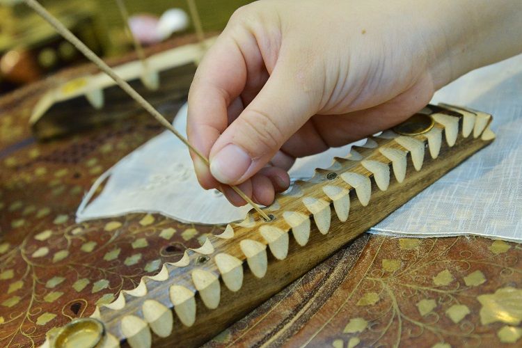 Mango wood long incense base Application Scenario