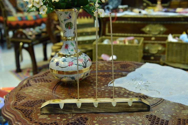 Mango wood long incense base Specification image