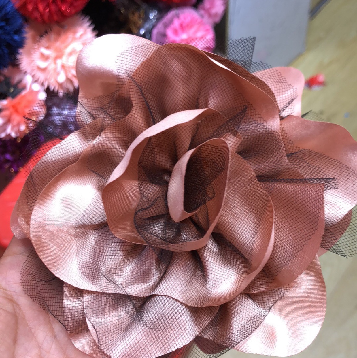 Satin flower grab thumbnail