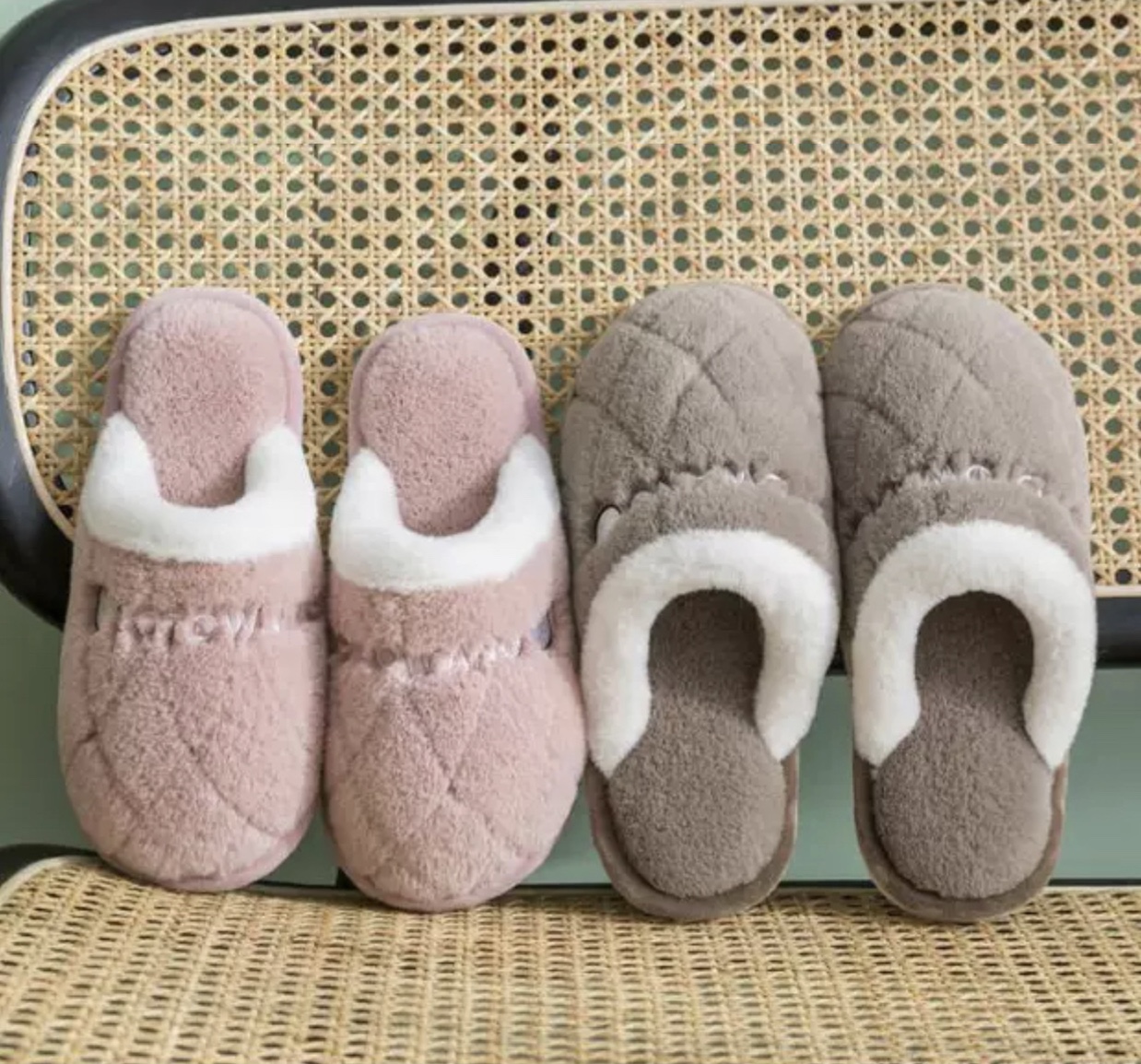 This is a popular winter plush cotton mop for both men and women, suitable for warm home use in the bedroom. It's a cute winter indoor cotton mop Application Scenario