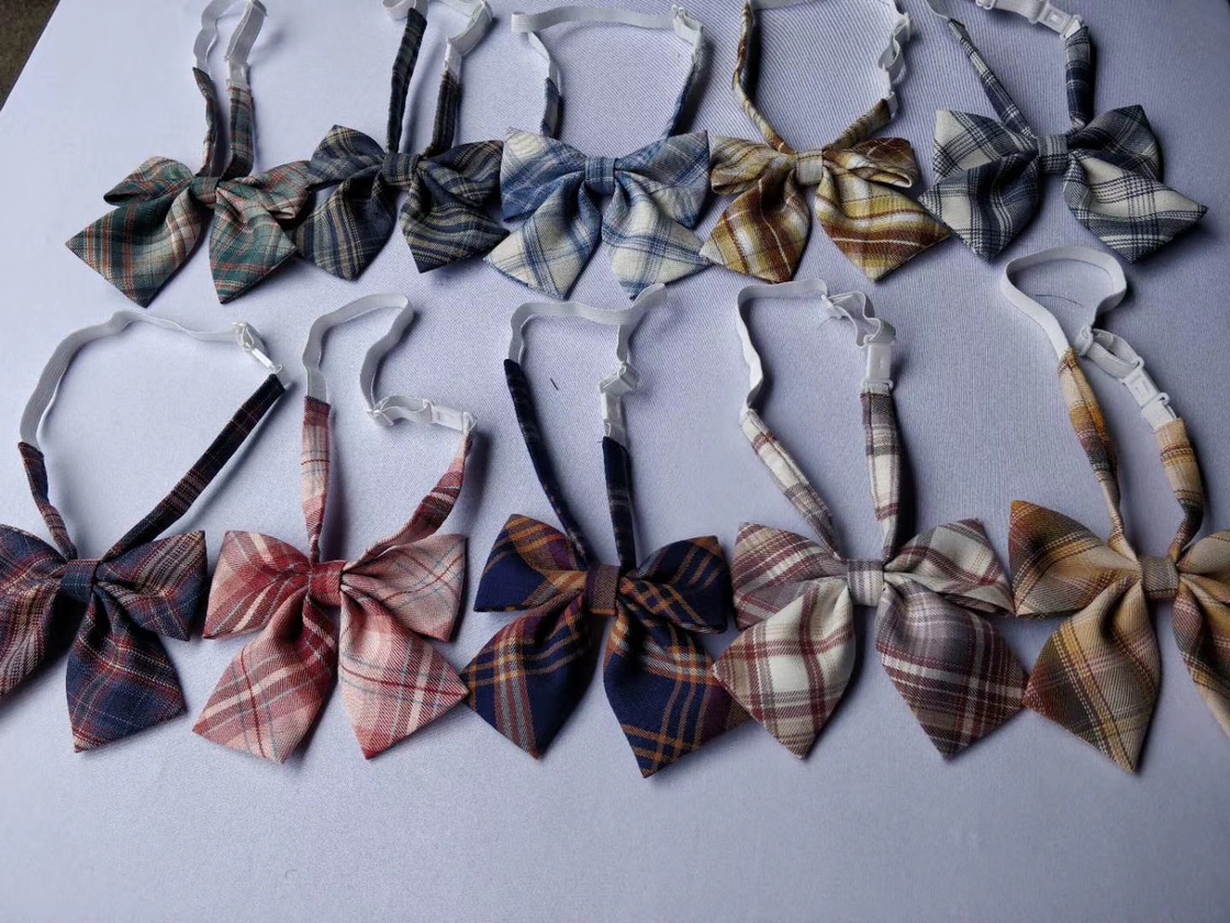 High-end knitted fabric with a variety of checkered collar flowers suitable for children details Picture
