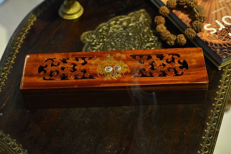 Grass rosewood incense box detail image 1