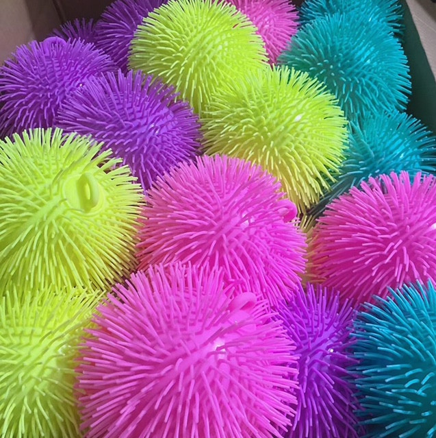 儿童玩具闪光玩具七彩玩具毛毛球大全毛白底实物图