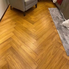 柚木人字拼北欧美式风格大自然原木色客厅卧室家用原木实木地板强化复合木地板