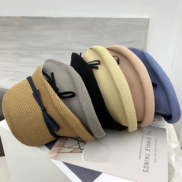 Hepburn-style straw hat, retro and face-friendly, small foldable Japanese straw woven beach sunshade and sun protection hat, women's summer fisherman's hat details Picture
