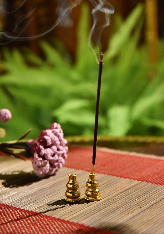 Copper gourd incense base