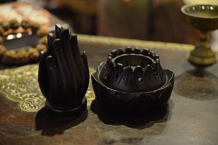 Chicken Wing Wood Buddha's Hand Cone Incense Burner (Large Size) detail image 2