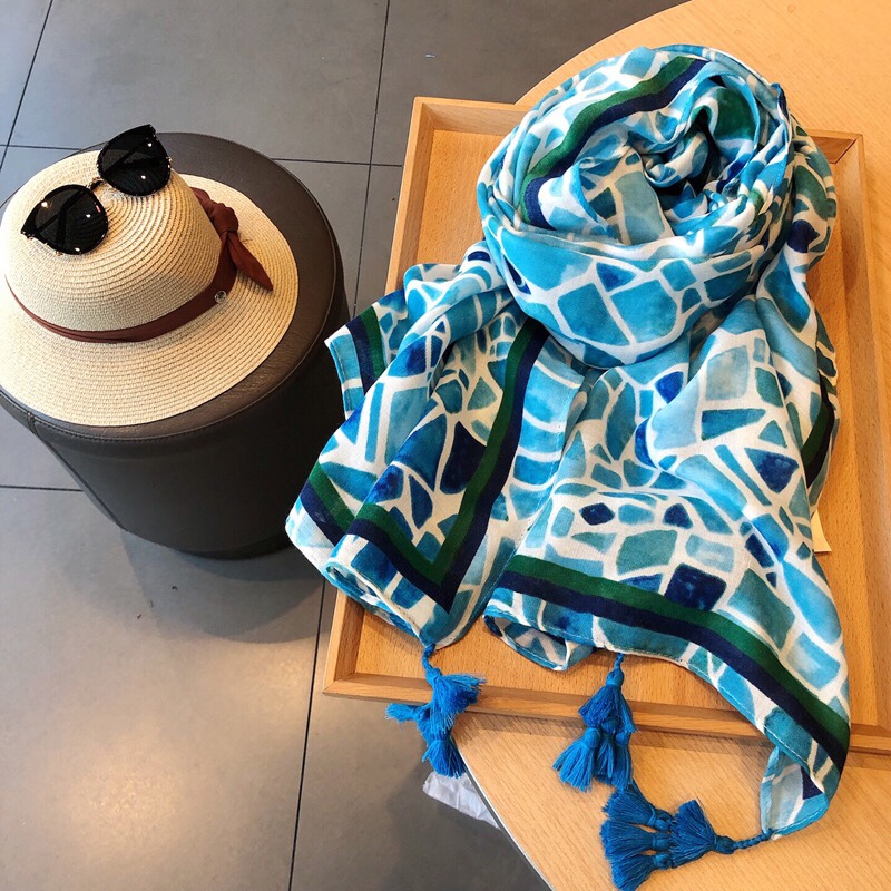 防晒披肩女夏季薄款围巾春秋百搭长款纱巾围脖海边沙滩巾披肩丝巾