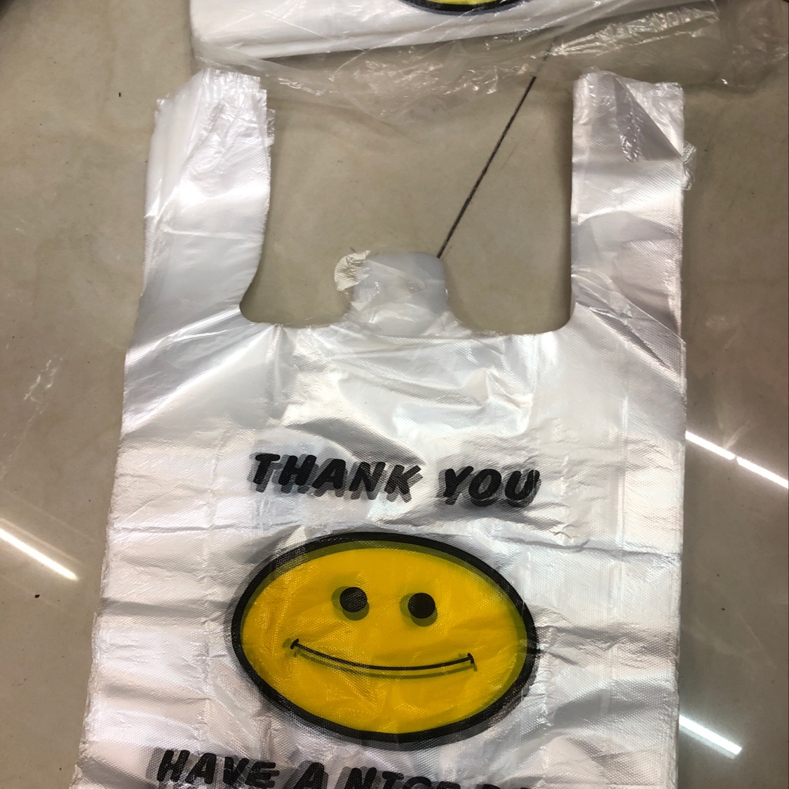 Freight self-care, spot, smiley bag 26x40 a package of 100 yuan thumbnail