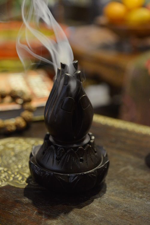 Chicken Wing Wood Buddha's Hand Cone Incense Burner (Large Size) detail image 3