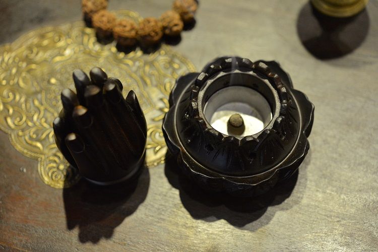 Chicken Wing Wood Buddha's Hand Cone Incense Burner (Large Size) Specification image