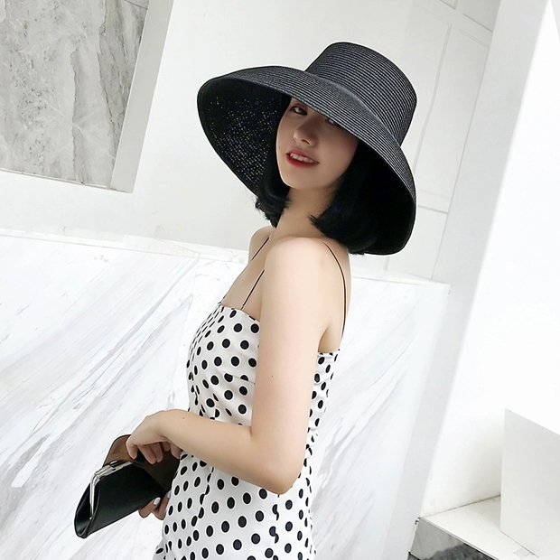 Retro Hepburn black wide-brimmed straw hat, beach vacation hat, women's summer sunshade and sun protection hat
