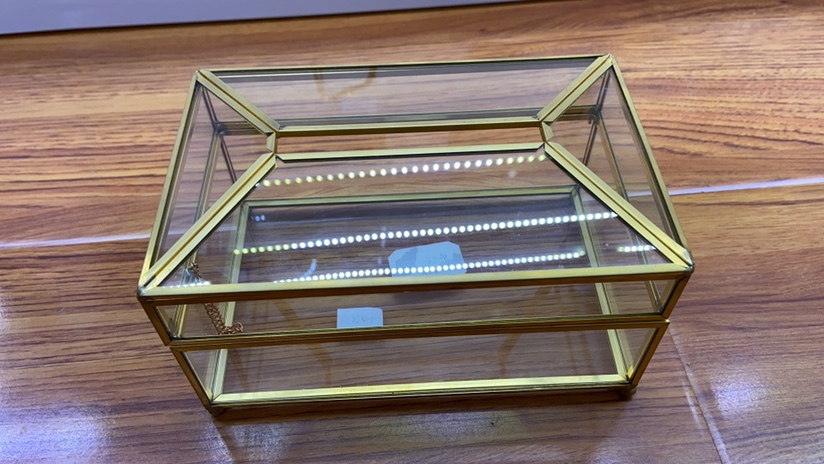 Glass tissue box thumbnail