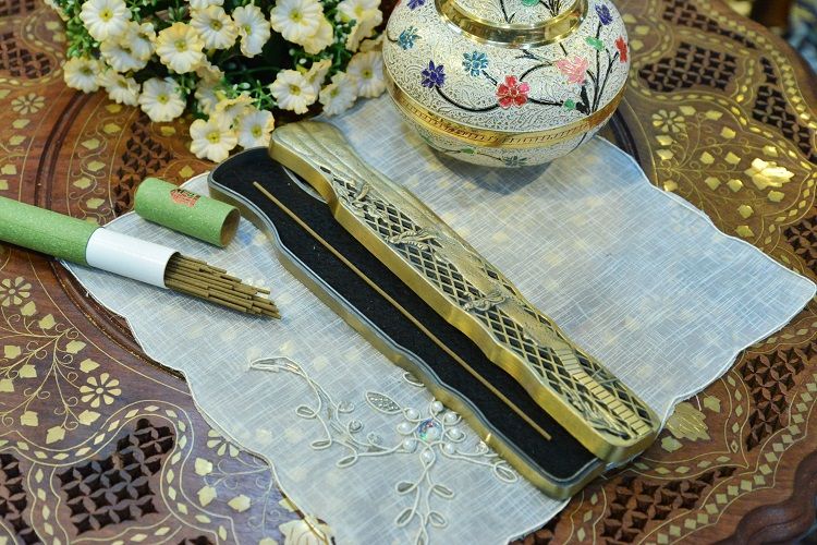 Copper alloy violin-shaped incense box