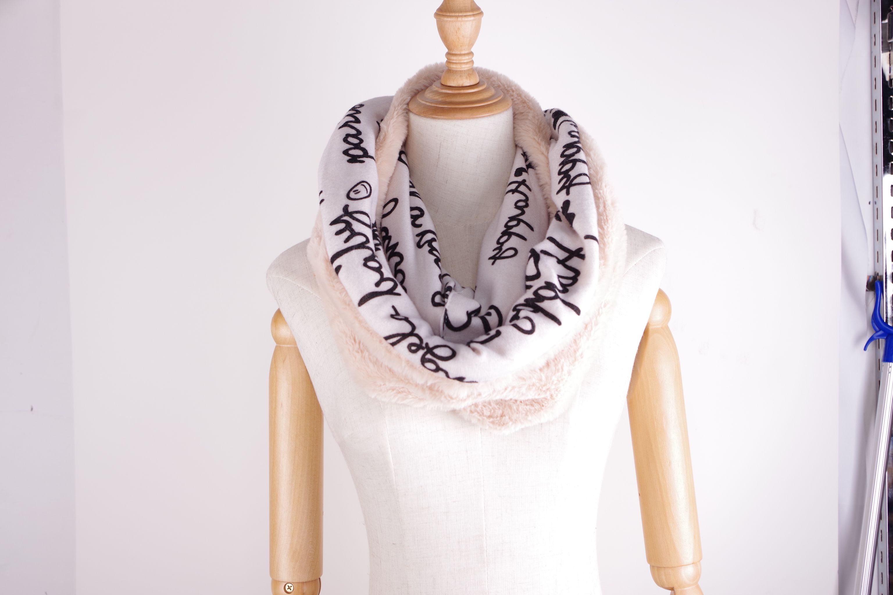 2020 New Two-Color Long Neck Alphabet Flower Fashion Winter Long Neck, undefined