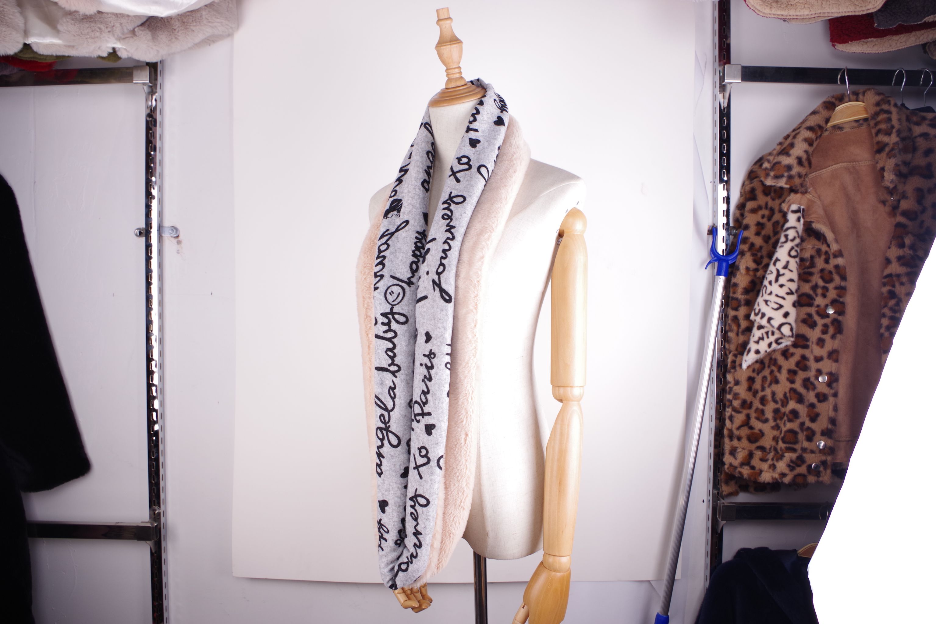 2020 New Two-Color Long Neck Alphabet Flower Fashion Winter Long Neck, Application Scenario