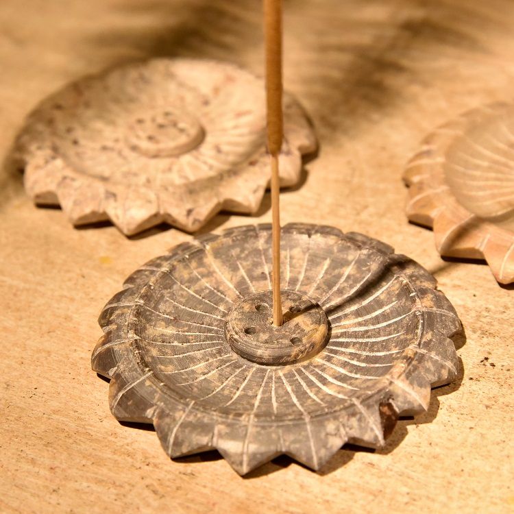 Indian lotus-shaped soapstone round incense base detail image 2