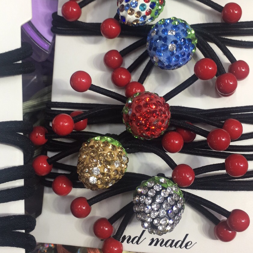 Red bead strawberry rubber band thumbnail