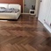 黑胡桃多层人字拼北欧美式风格大自然原木色客厅卧室家用原木实木地板强化复合木地板图