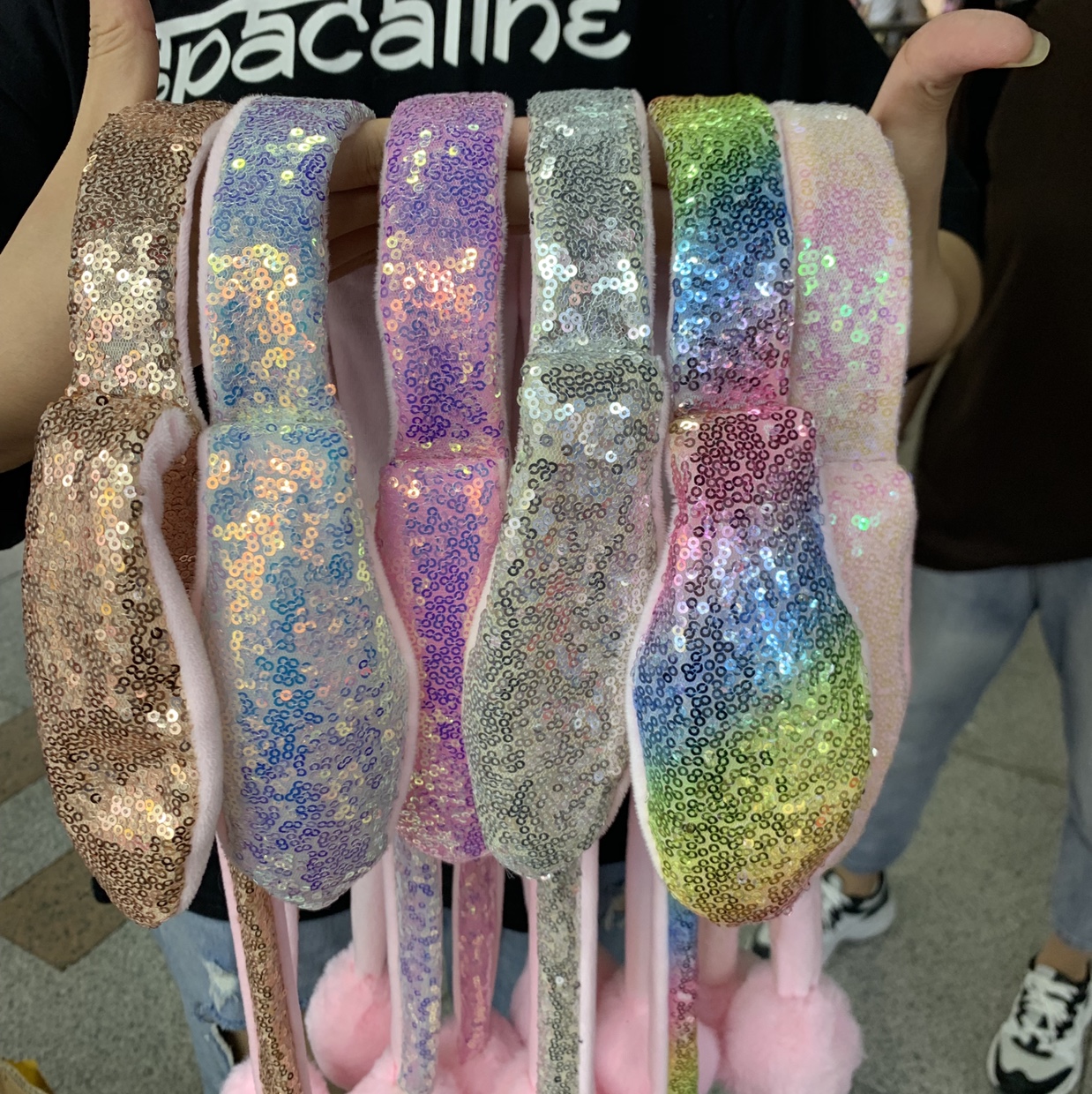 The same style of Douyin's popular moving rabbit-ear headband sequins details Picture