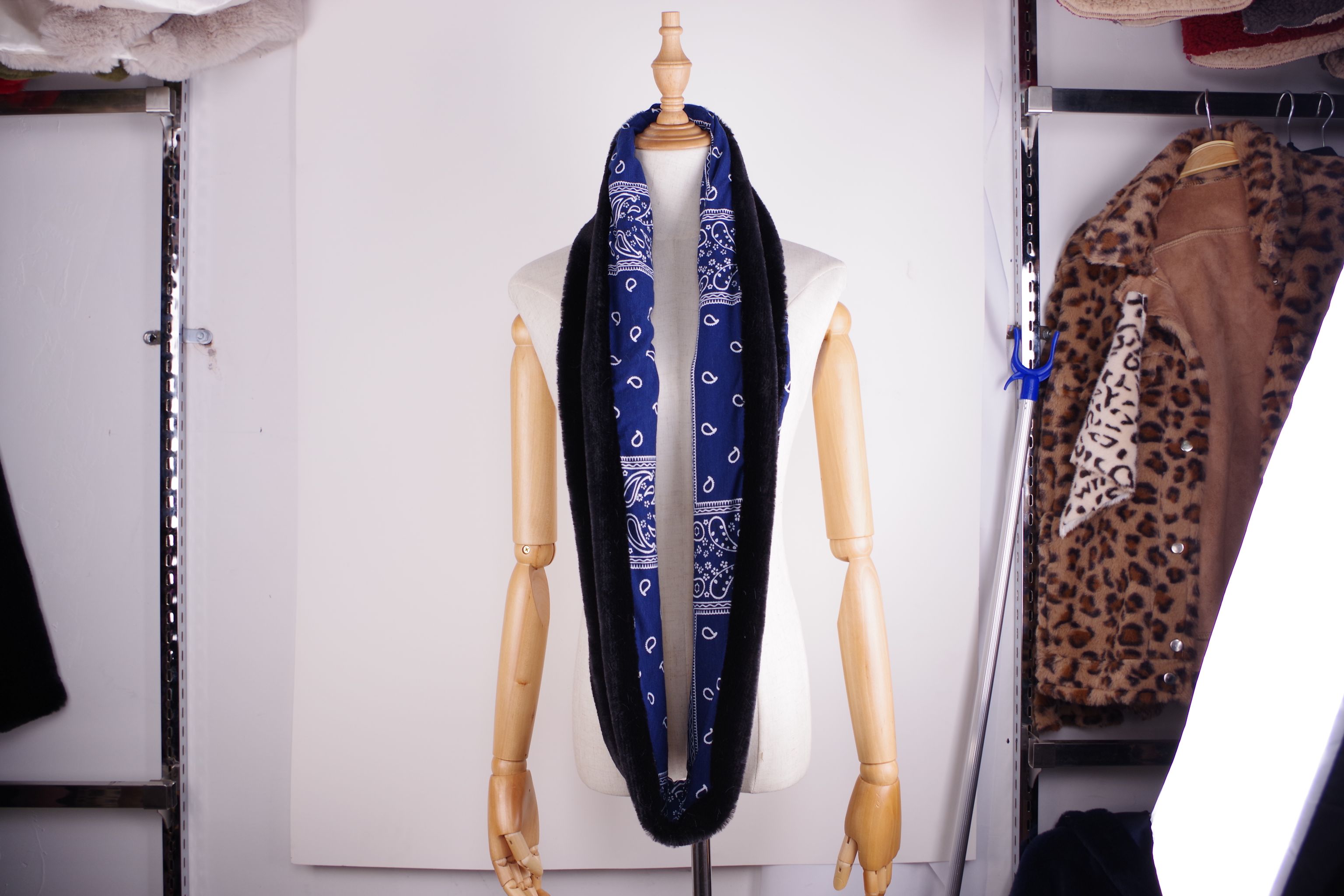 2020 New Two-Color Long Neck Alphabet Flower Fashion Winter Long Neck, Item Picture