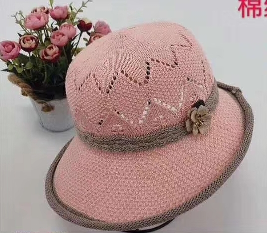 Lady's hat tilted after jacquard thumbnail