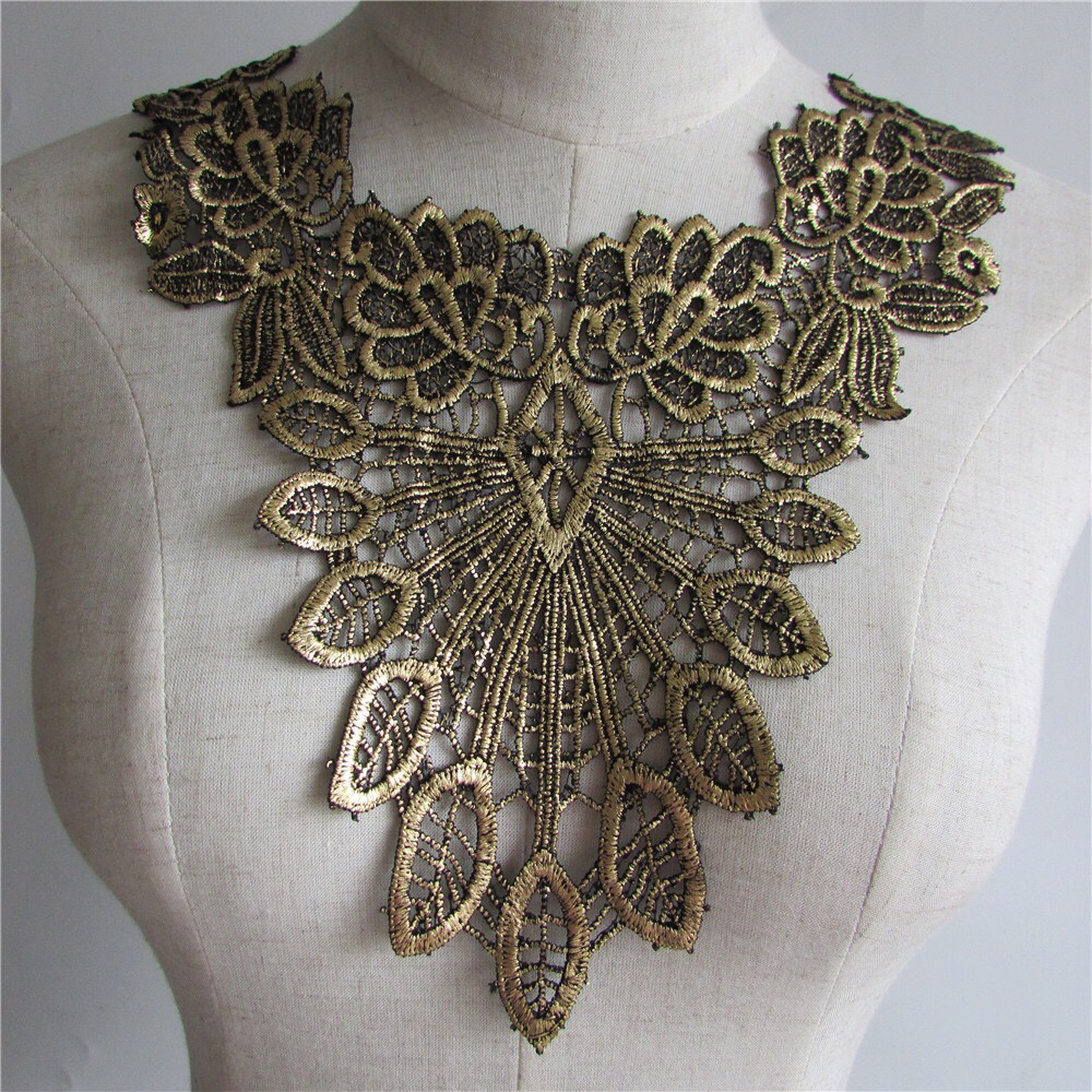 Gold collar, water-soluble lace, gilt collar