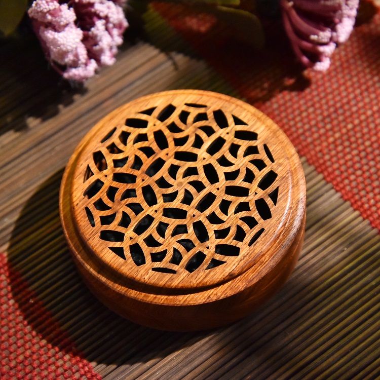 A round and flat incense burner made of rosewood Specification image