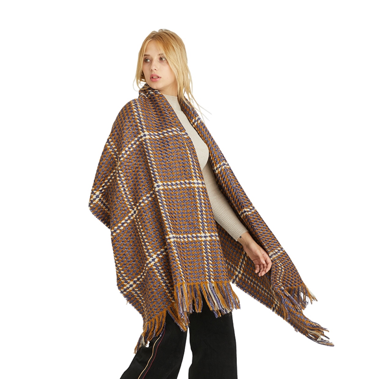 Wool-sprayed warm scarves go with everything thumbnail