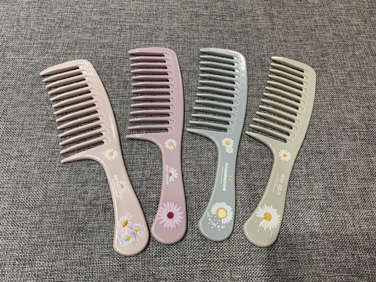 20. The new little Daisy 🌼 comb thumbnail