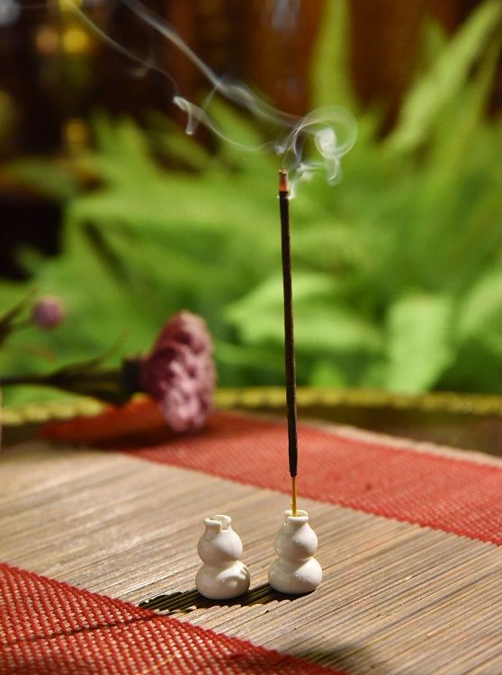 White porcelain gourd incense base