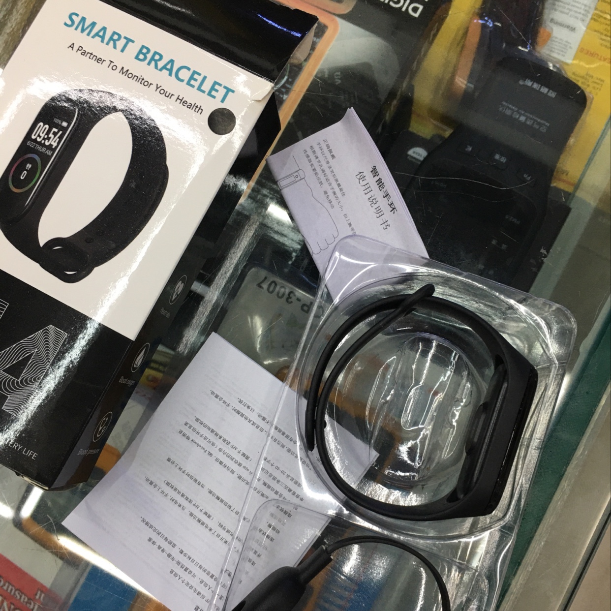 运动手环、颈环、能量环实物图