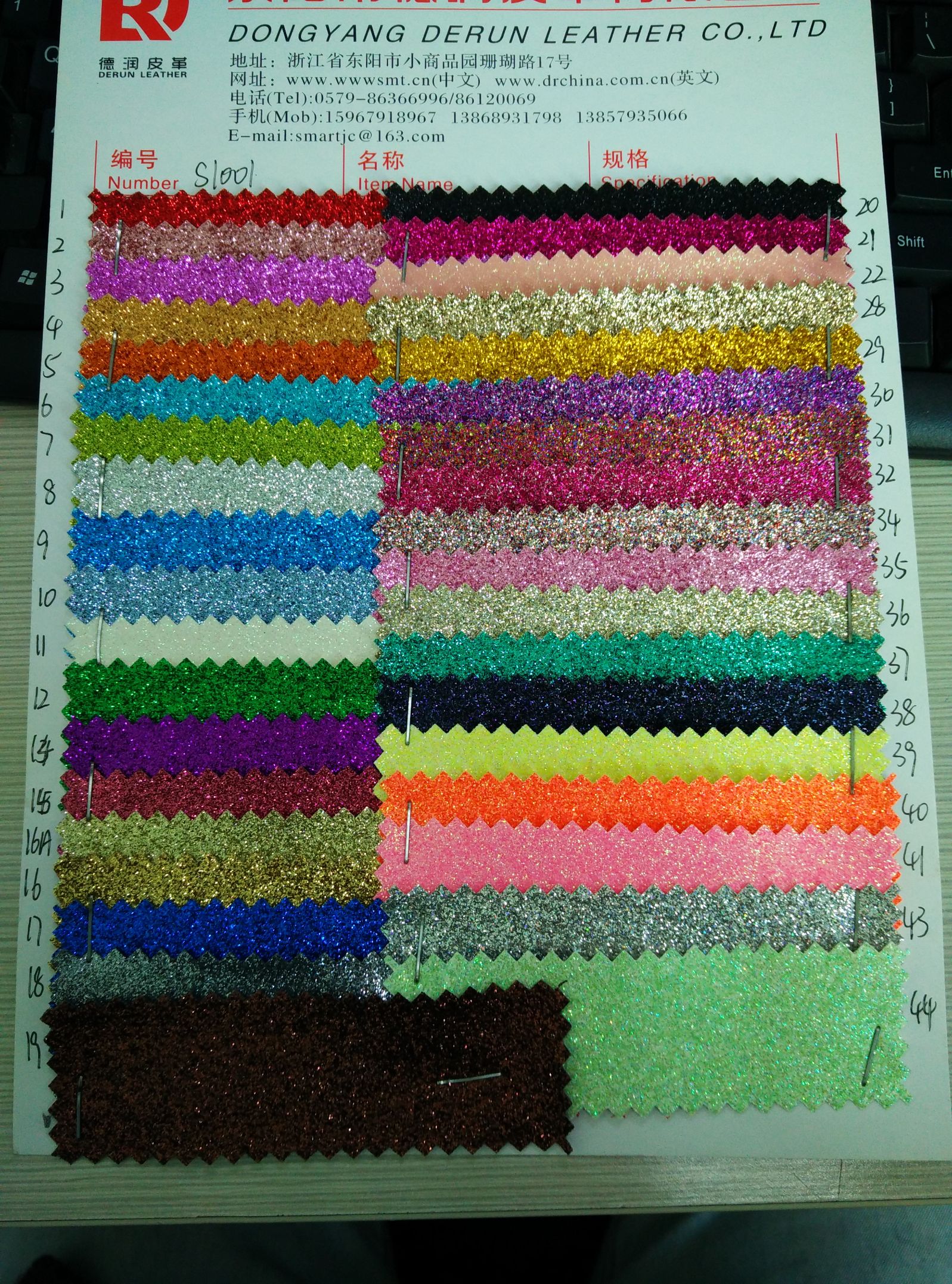 With 15 years of experience, we are a leather manufacturer offering direct sales of shiny gold and silver onion leather, shiny eco-friendly bags, and golden onion pu leather detail image 4