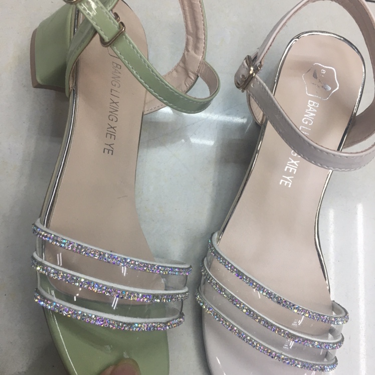 时尚潮流鞋子