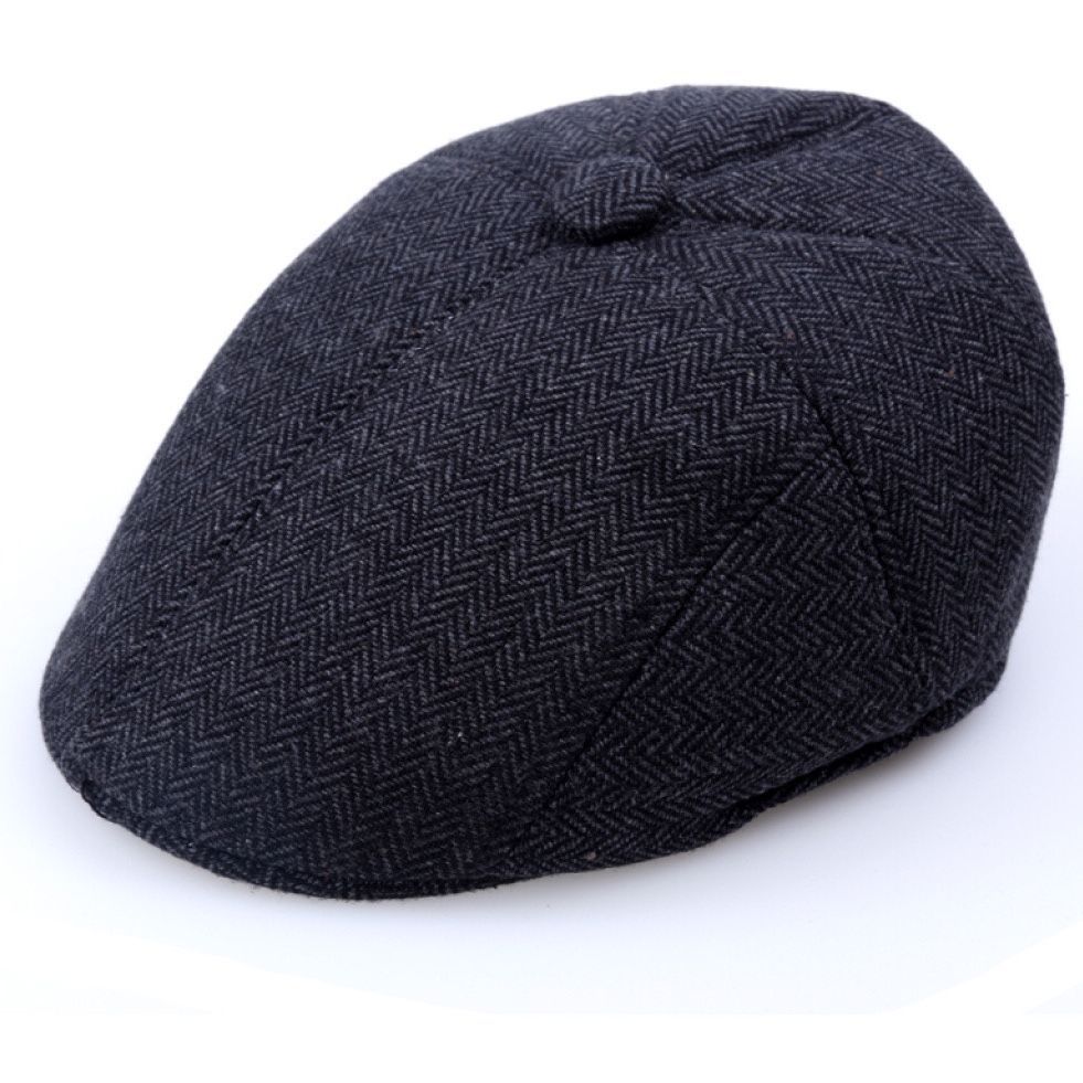 رجال كبار السن يرتدون قبعات البط دافئة في فصل الشتاء Item Picture