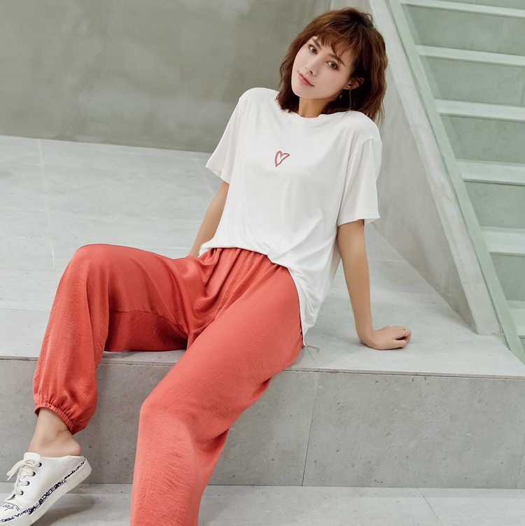 Fashion lady Harlan pants and white T suit thumbnail