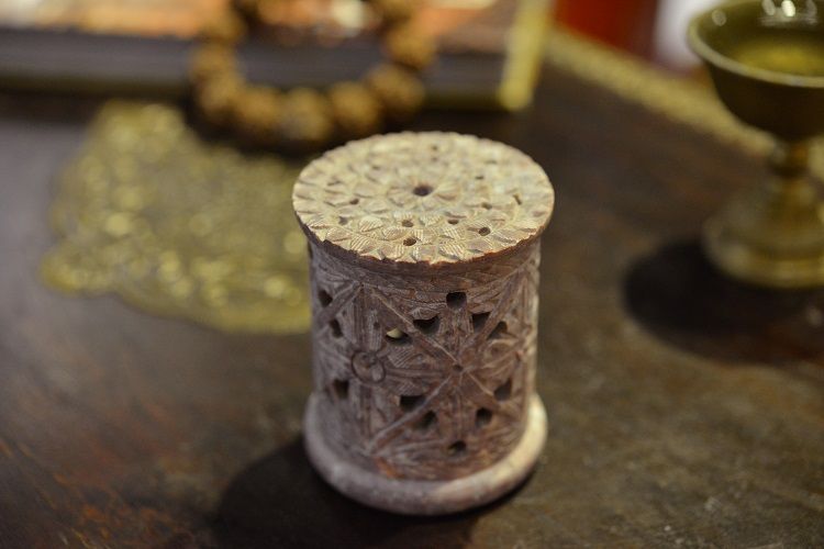 Soapstone cylindrical candlestick details Picture