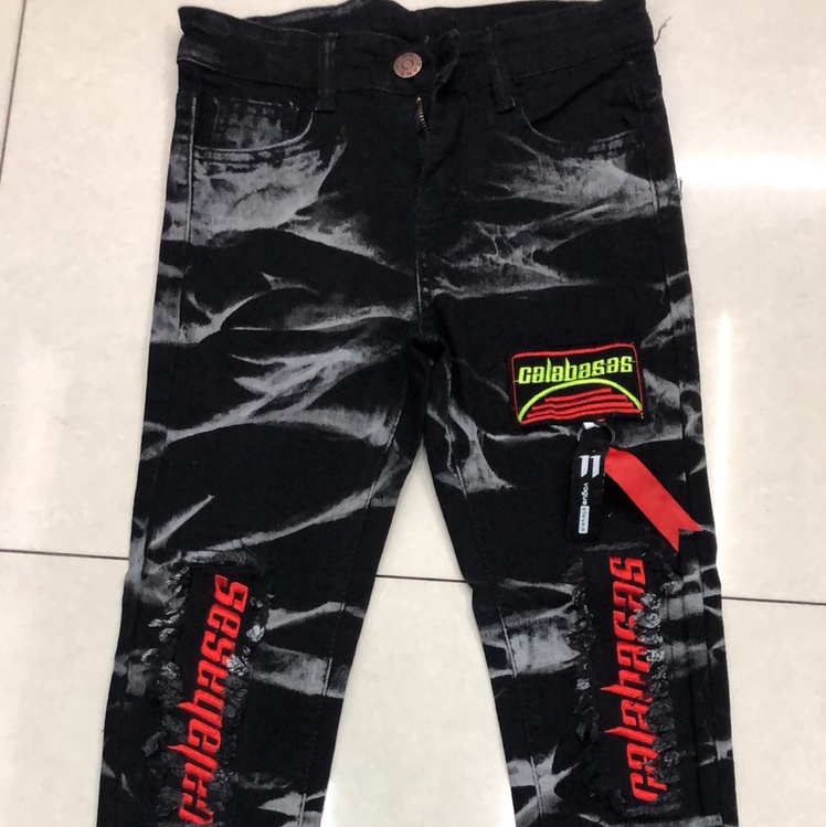 The 2020 Korean version of the trend is slim-fit, small-legged trousers for men thumbnail