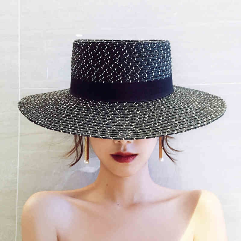 MYMAO Black and white flat-topped straw hat, women's summer beach hat, seaside vacation British top hat, sun protection and travel hat
