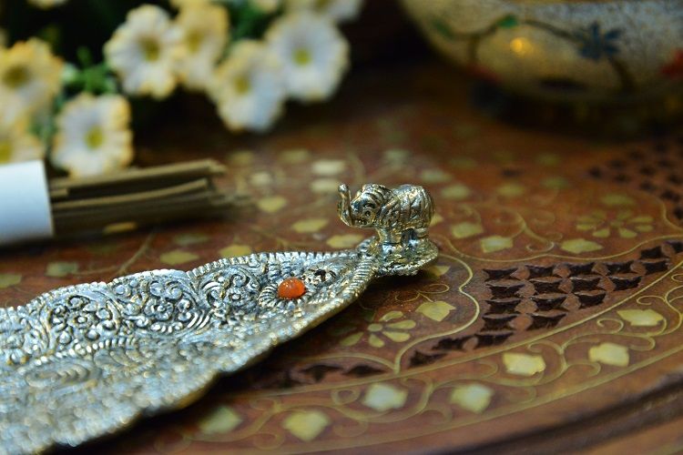 Tibetan silver long incense board Application Scenario