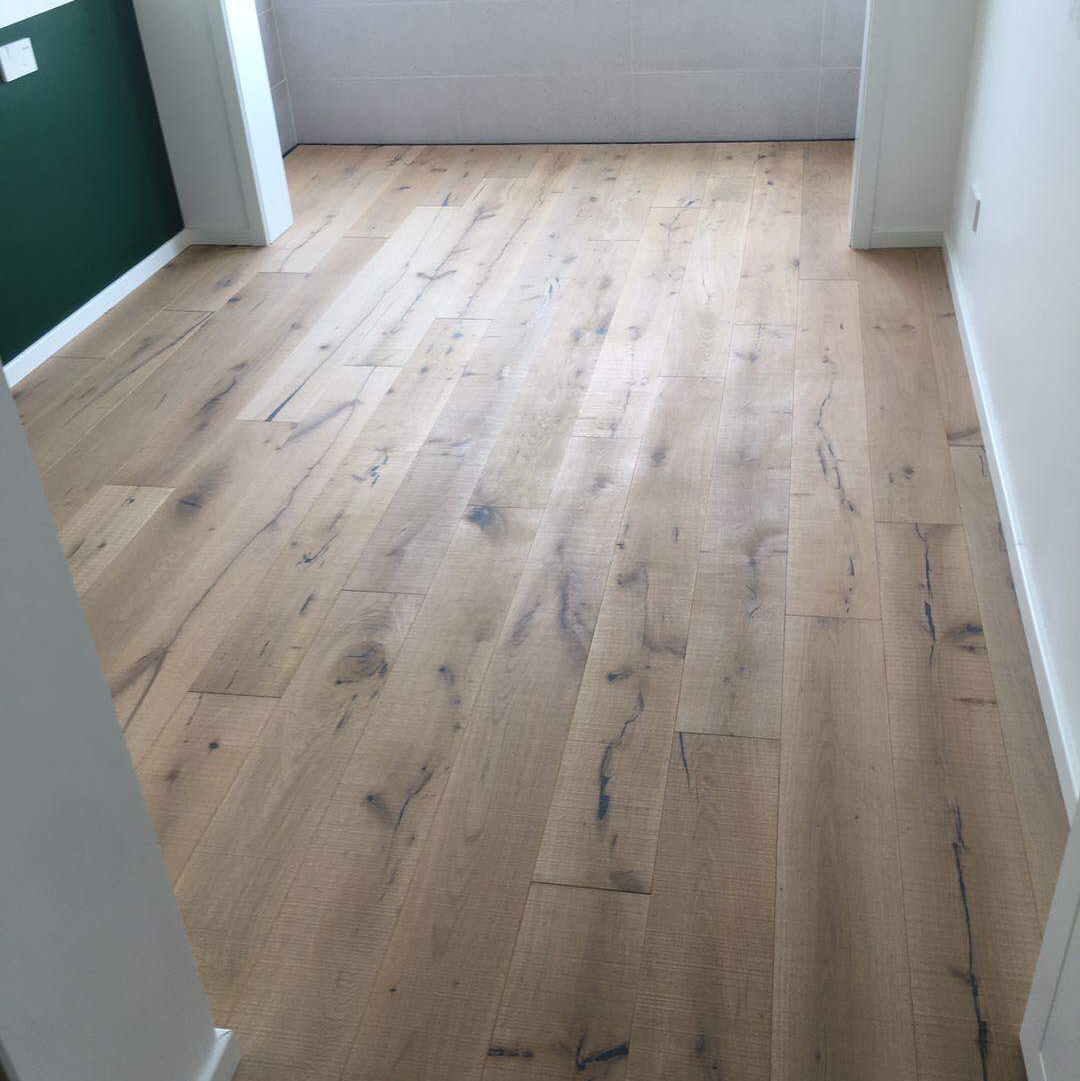 橡木纯三层北欧美式风格大自然原木色客厅卧室家用原木实木地板强化复合木地板图