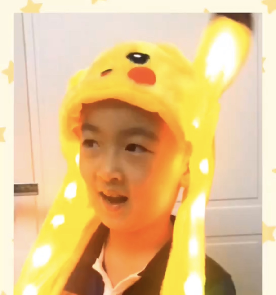 The same style of Douyin's popular rabbit-ear illuminated cap with a light strap