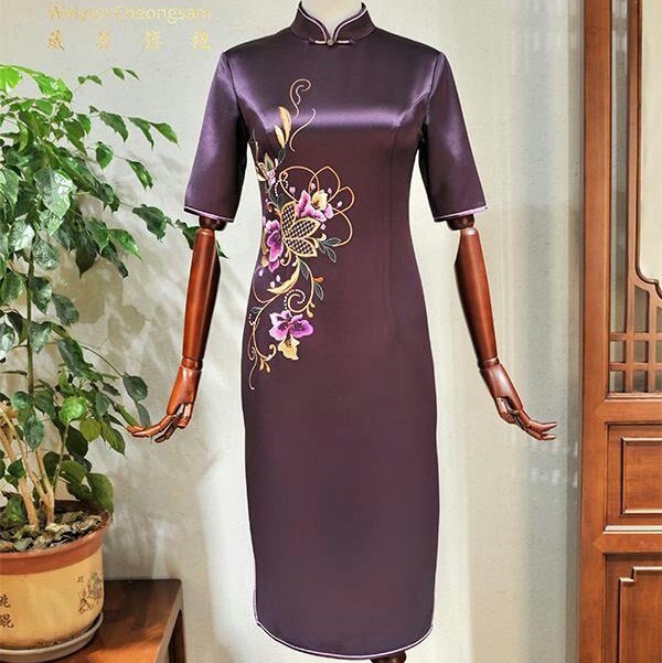 weiyun high-grade embroidery short cheongsam overall display