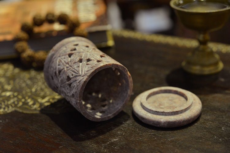 Soapstone cylindrical candlestick Application Scenario